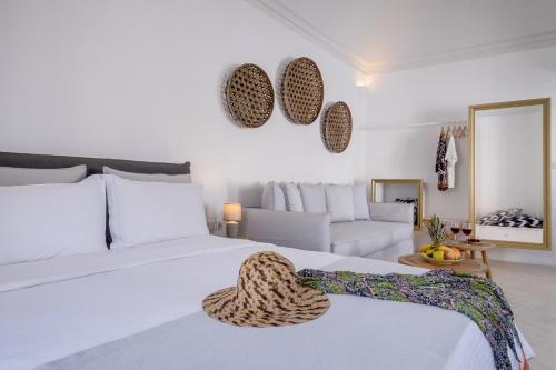 Tempat tidur dalam kamar di Radiant Santorini