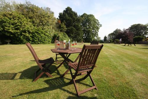 A garden outside Gipsy Hill Hotel 