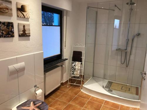 Ένα μπάνιο στο Ferienwohnung und Monteurwohnung Matthies Nähe Köln 30km