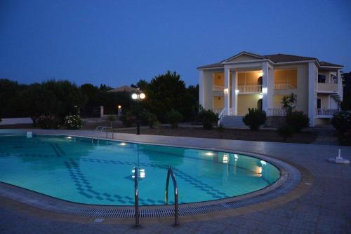 Swimming pool sa o malapit sa Stamiris Beach Hotel