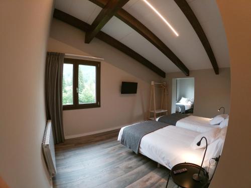 Ένα ή περισσότερα κρεβάτια σε δωμάτιο στο Hotel Els Avets