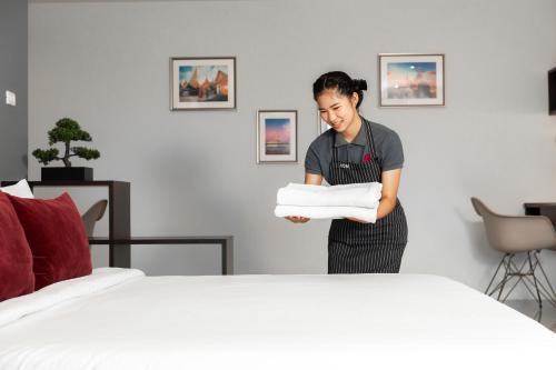 Členové personálu v ubytování De Botan Srinakarin Hotel & Residence