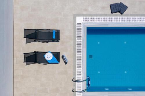 The swimming pool at or close to Armonia Suites