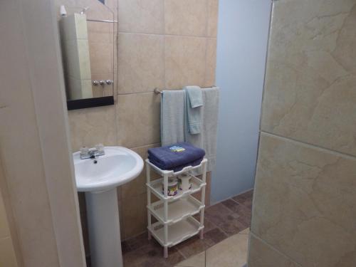 Um banheiro em Aruba Cunucu Residence