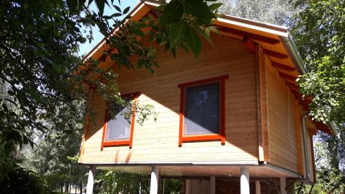 a tiny house on display at a show at Víziszony Nyaraló Gerendaház in Mindszent