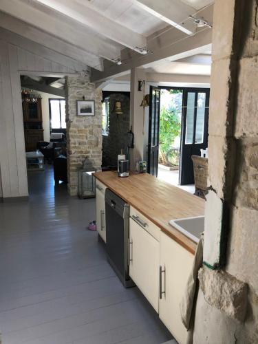 a kitchen with a counter and a counter top at L'Olivier de Milou in Le Bois-Plage-en-Ré