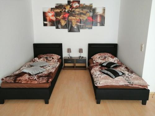 two beds sitting in a room with at Apartment Paradies in Öhringen