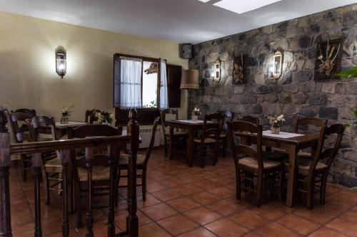 En restaurant eller et andet spisested på Casa de Aldea Los Duesos