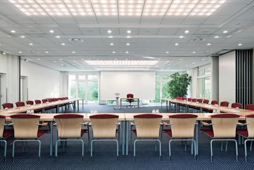 a conference room with a long table and chairs at Seminaris Hotel Bad Boll in Bad Boll