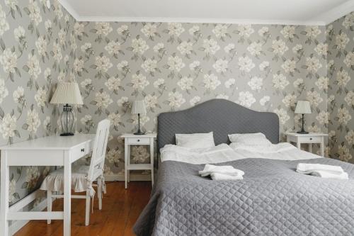 Ένα ή περισσότερα κρεβάτια σε δωμάτιο στο Trollnäs Hotell