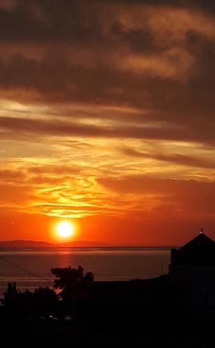 キニオンにあるSunset hotelのギャラリーの写真