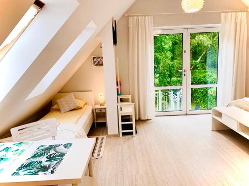 a living room with a bed and a window at Domek La Pergola in Łeba