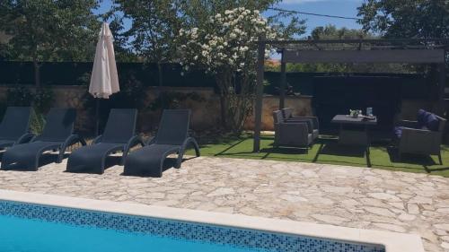 Bazén v ubytování Family villa Oaza in Pula nebo v jeho okolí