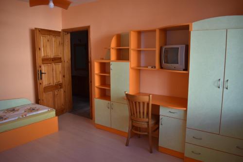 a small room with a desk and a television at Одеса 37 in Sozopol