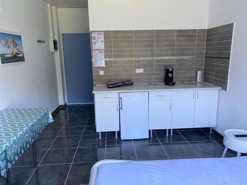 a hospital room with a sink and a bed at Domaine des Anges in Amélie-les-Bains-Palalda