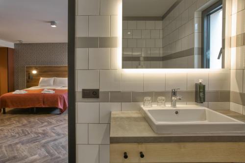 a bathroom with a sink and a bedroom with a bed at Pointe Isabelle in Chamonix-Mont-Blanc