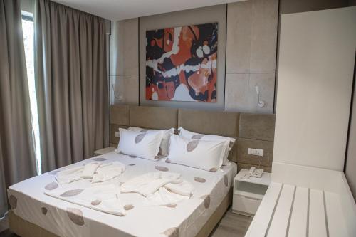 Postel nebo postele na pokoji v ubytování Hotel Qeparo