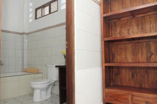 Vonios kambarys apgyvendinimo įstaigoje Dewa House Bisma