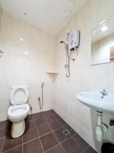 a bathroom with a toilet and a sink at Bee Garden & BB Motel - Alor Setar in Alor Setar