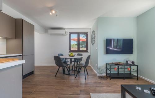 JUST RENOVATED stylish 2 bedrooms apartment only a few steps from the beach!