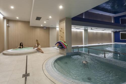 Bazén v ubytovaní Apartament Studio z basenem & SPA - Gdańsk Śródmieście - Stare Miasto alebo v jeho blízkosti