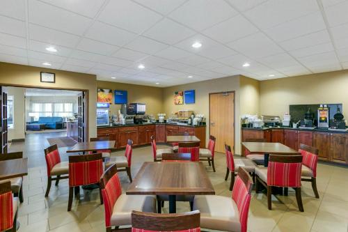 a restaurant with tables and chairs and a cafeteria at Comfort Inn & Suites Near University of Wyoming in Laramie
