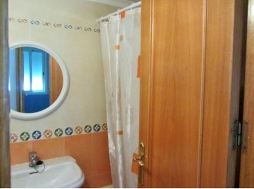 a bathroom with a sink and a mirror at Apartamento Playa de Garrucha in Garrucha