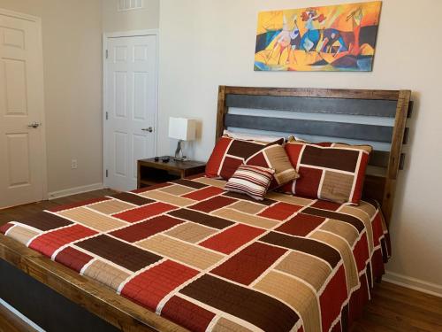 a bedroom with a large bed with a colorful quilt at 403 Top Lake View-Disney, Universal/Convention Center in Orlando