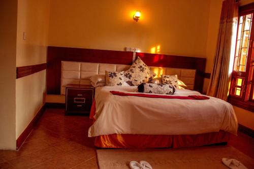 Кровать или кровати в номере The Charity Hotel International