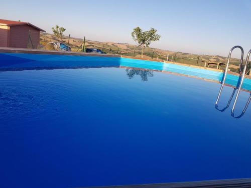 Bazén v ubytování fattoria country village nebo v jeho okolí