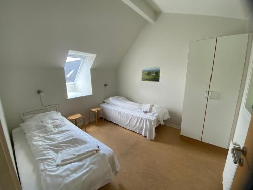 Postel nebo postele na pokoji v ubytování Hjarbæk Fjord Golfcenter