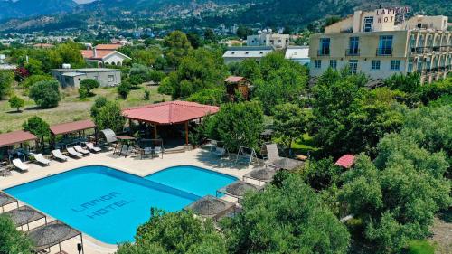 Výhled na bazén z ubytování Lapida Garden nebo okolí