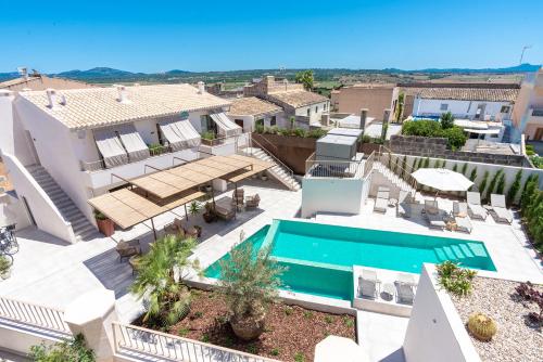 Bazén v ubytování Ynaira hotel & Spa nebo v jeho okolí