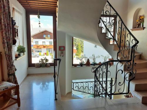a hallway with a spiral staircase in a house at Hotel/Pension Rosengarten in Franking