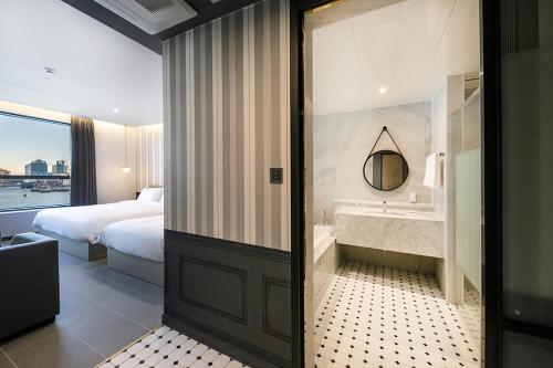 Postel nebo postele na pokoji v ubytování Brown Dot Hotel Ulsan Jangsaengpo