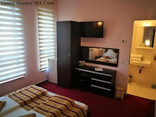 Кровать или кровати в номере Salis Hotel & Medical Spa