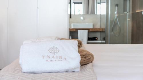 Postel nebo postele na pokoji v ubytování Ynaira hotel & Spa