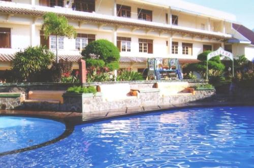 Πισίνα στο ή κοντά στο Hotel Mutiara Baru