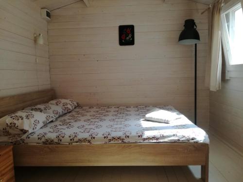 Säng eller sängar i ett rum på Jaagu majad