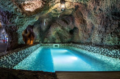 a swimming pool inside of a cave at Transalpina Spa in Ranca