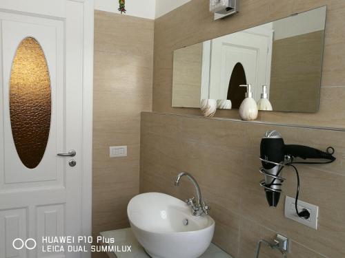 Amalfi Small Wonder Tiny Town House photo 3