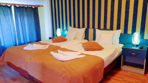 a bedroom with a bed with towels on it at Casa Leucian in Deva