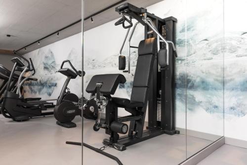 a gym with treadmills and cardio equipment at GOING TRIPLE A apartments WEST in Going