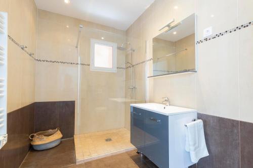 Koupelna v ubytování Breathtaking luxurious villa with sea-view in Théoule sur Mer