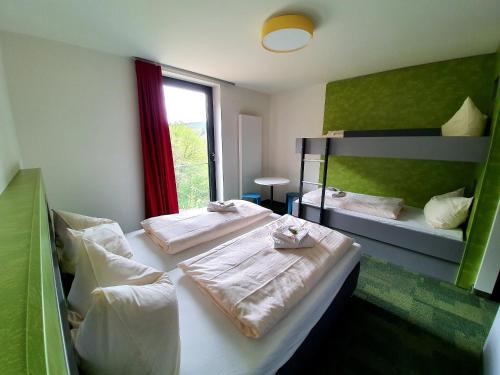 מיטה או מיטות בחדר ב-Jugendherberge Gemünd Vogelsang
