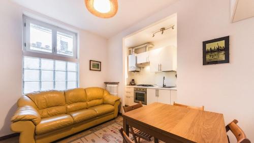 a living room with a couch and a table at Residenza Canal in Venice