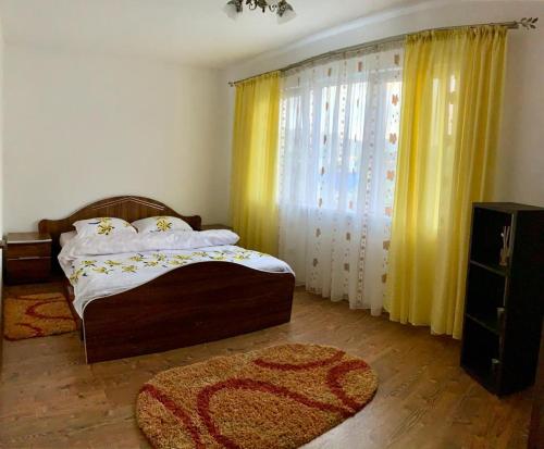 Ένα ή περισσότερα κρεβάτια σε δωμάτιο στο Cazare Apartament Orsova