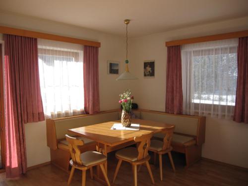 Prostor za ručavanje u apartmanu