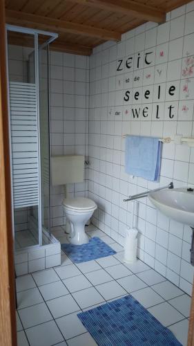 ห้องน้ำของ de lüt Ferienhof Jameln