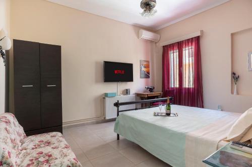 Casa Bonita, House with Private Entrance and Garden, between center and sea